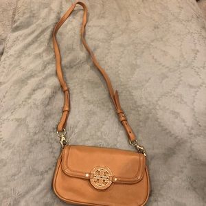 Tory Burch crossbody puede